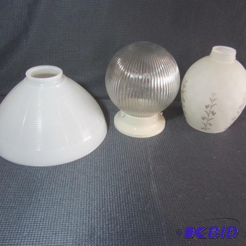 lot 391 image: Wall Lamp, Vintage Shades