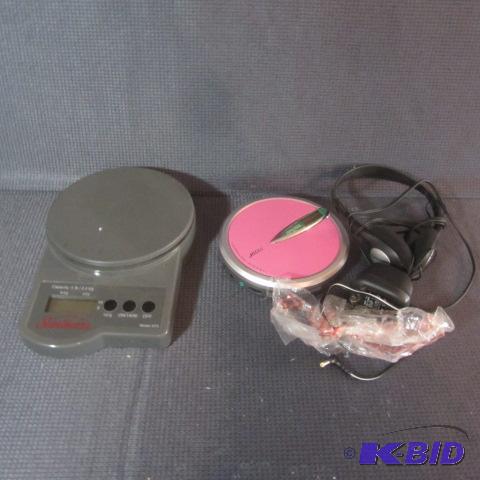 lot 420 image: Digital Scale, CD Player