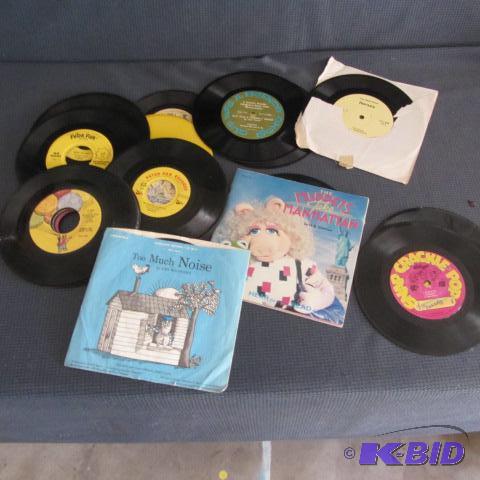 lot 439 image: Childrens 45 Records