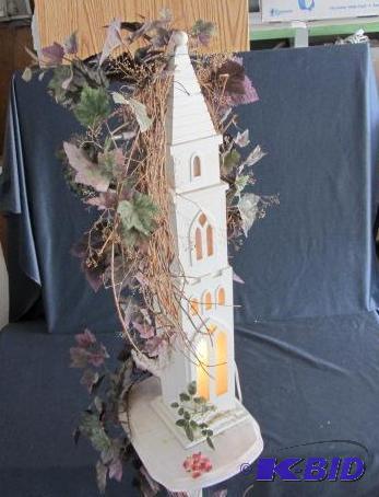 lot 449 image: Lighted Wooden Decor