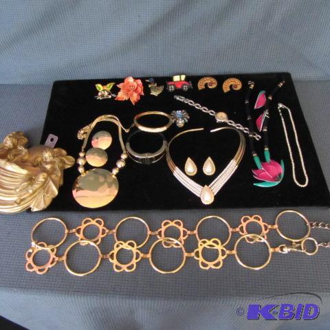 lot 458 image: Costume Jewelry