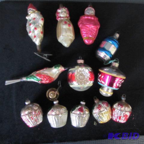 lot 462 image: Antique Glass Ornaments