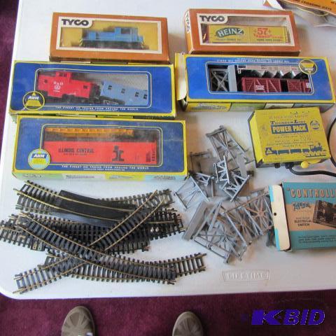 lot 470 image: Model Train, B&O Engine