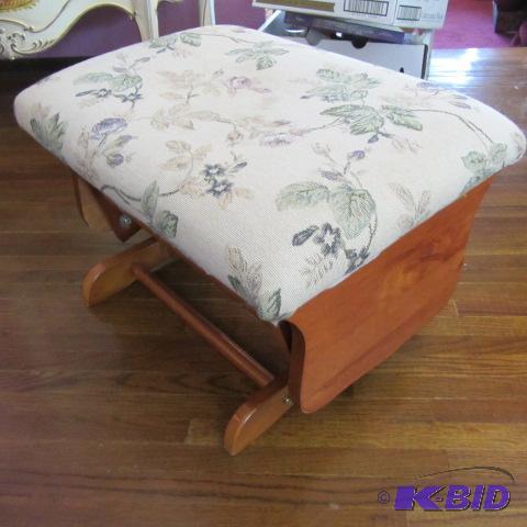 lot 476 image: Rocking Ottoman