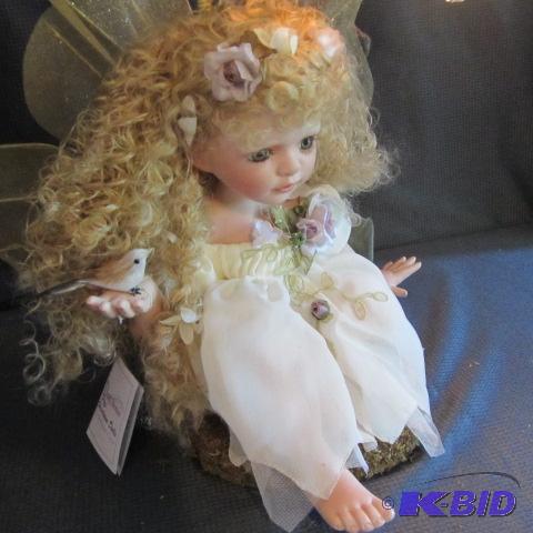 lot 63 image: Duck House Doll Lamp