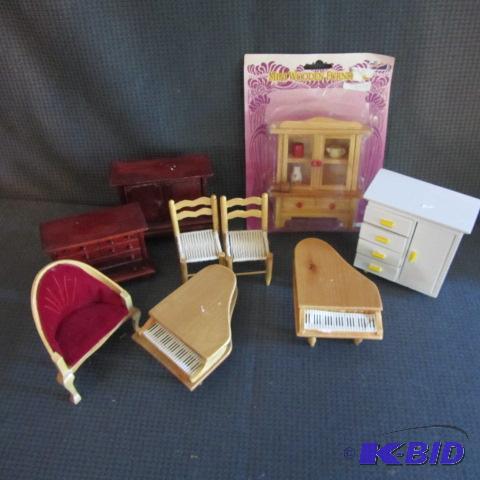 lot 69 image: Dollhouse Furniture