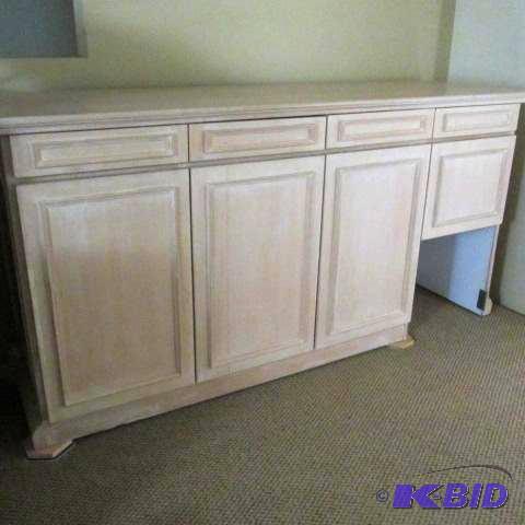 lot 7 image: Room Divider Cabinet