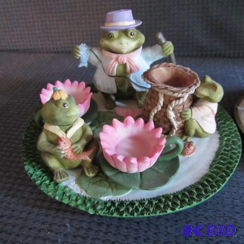 lot 85 image: Miniature Tea Sets