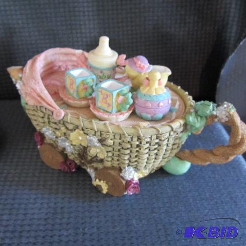lot 89 image: Miniature Tea Sets