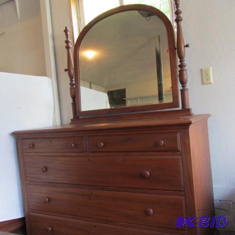 lot 9 image: Cowan Master Dresser, Mirror