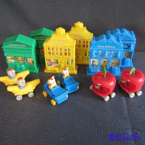 lot 94 image: Toy Store Fronts, Cars & Critters