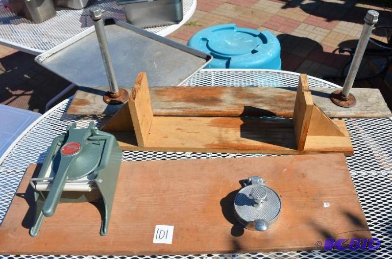 lot 101 image: Hollymatic Corp. Hamburger Molds Jr. Model &n...