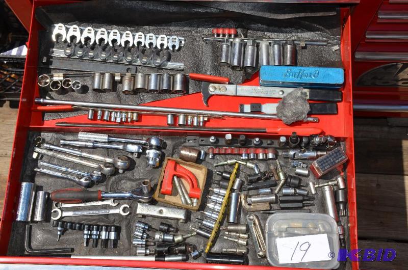 lot 19 image: Impact Adapter and sockets and ratchets. Brin...