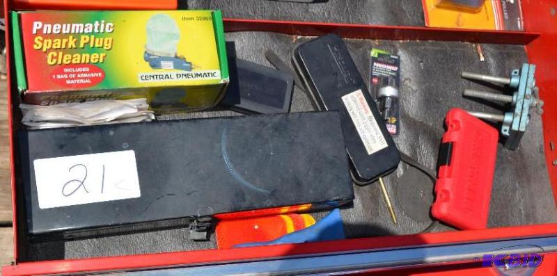 lot 21 image: Impacts socket wrenches, Central Pneumatic Sp...