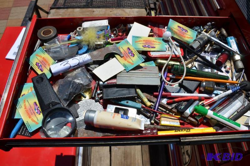 lot 32 image: 3 Drawers of tools Drawers full of files, cu...
