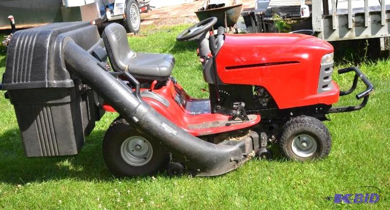 lot 5 image: Craftsman Heavy Duty 12 Gauge&nbspDeck Ridi...
