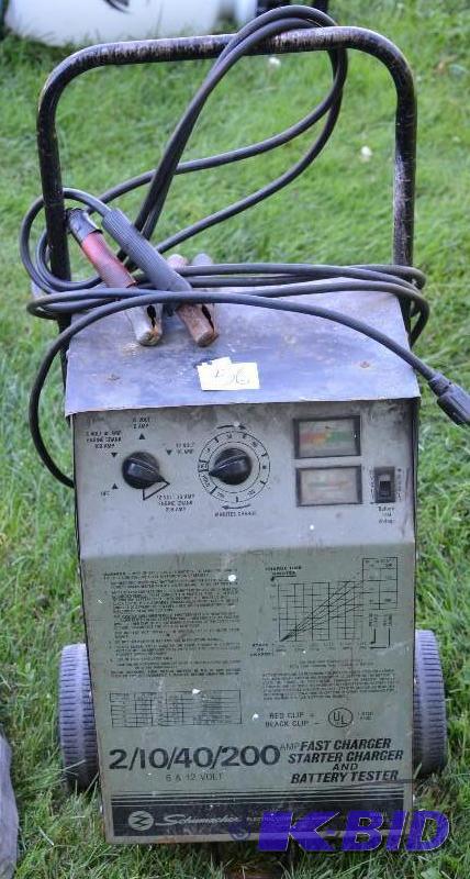 lot 56 image: Schumacher Electric Fast ChargerStarter Char...
