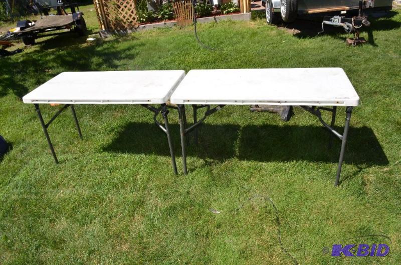lot 59 image: 2 Small folding tables  ...