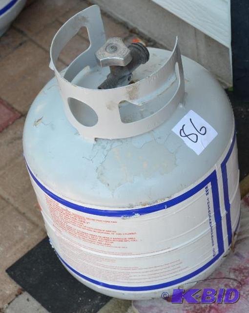 lot 86 image: 1 propane gas tank may be full but dont know...