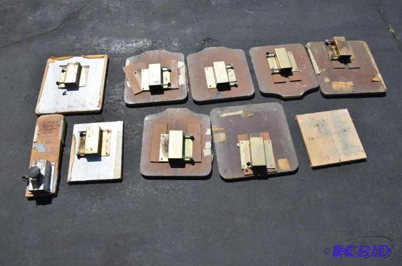 lot 13 image: Box of misc. silk screen station platforms...