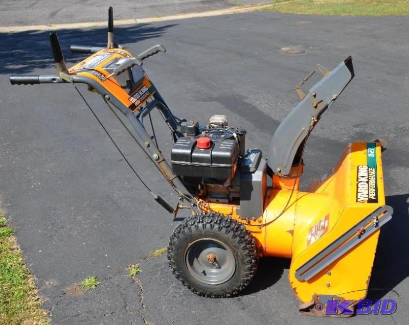 lot 19 image: Yard King Performance snow blower, electric s...