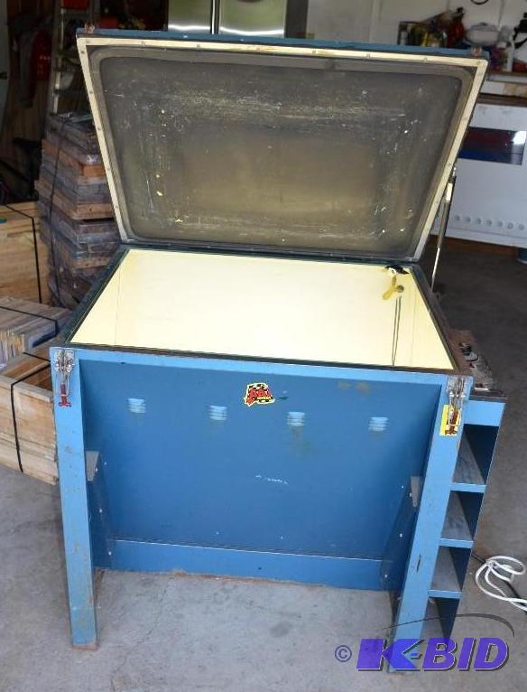 lot 2 image: 5-Way Vacu-light&nbspTable by Atlas Graphic...