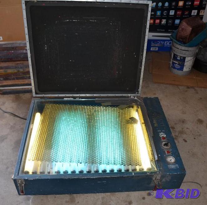 lot 7 image: Vacu-lite Table, Atlas Screen Printing Suppl...