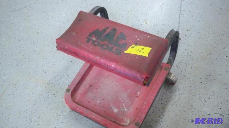Auto creeper seat