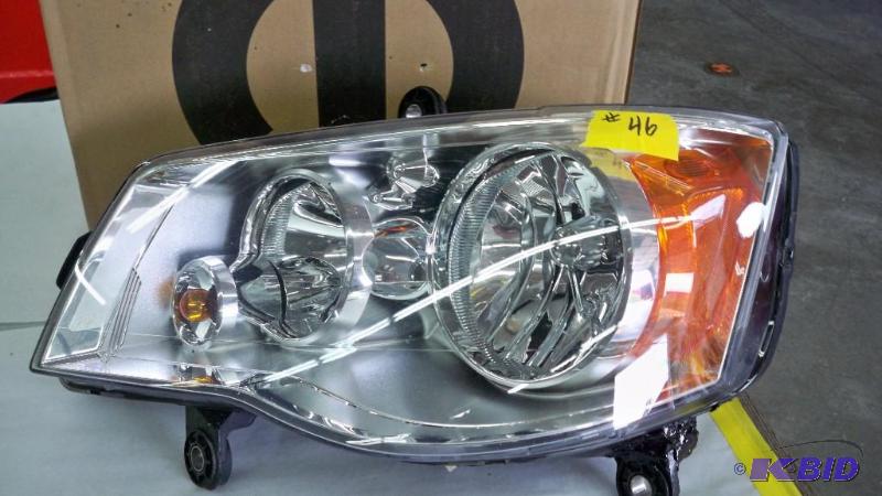 Left headlight Town & Country