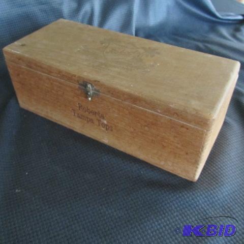 lot 31 image: Vintage Wooden Cigar Box