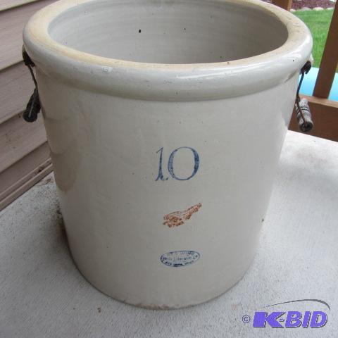 lot 32 image: Red Wing 10 Gallon Crock