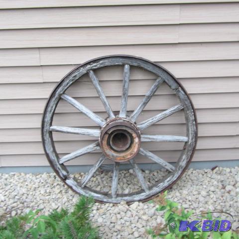 lot 33 image: Antique Wagon Wheel