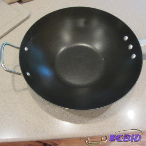 lot 34 image: Nordicware Saute Pan