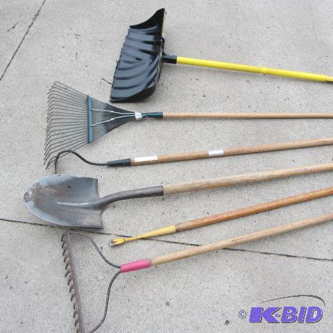 lot 74 image: Yard Hand Tools