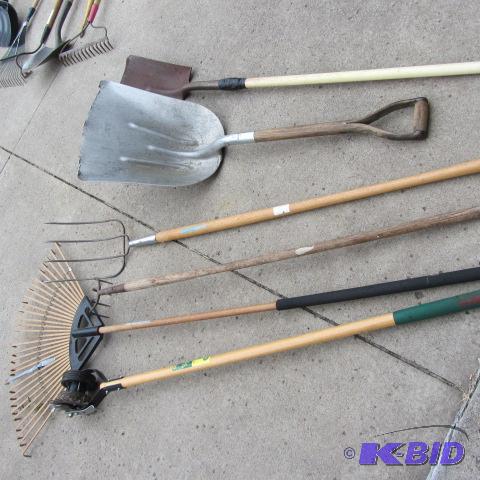 lot 75 image: Yard Hand Tools