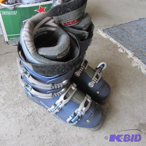 lot 87 image: Womens Ski Boots
