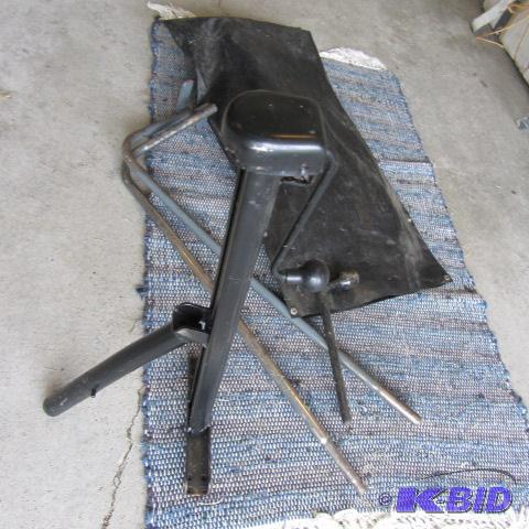 lot 90 image: Auto Jack for MGB