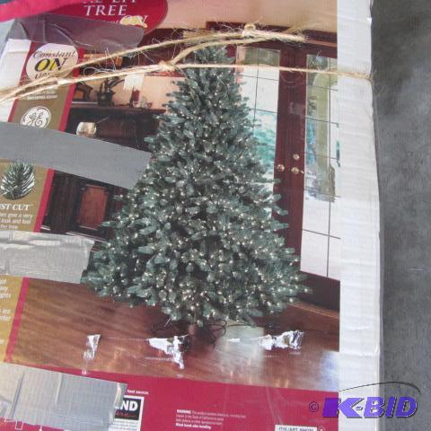 lot 91 image: Pre-lighted Tree