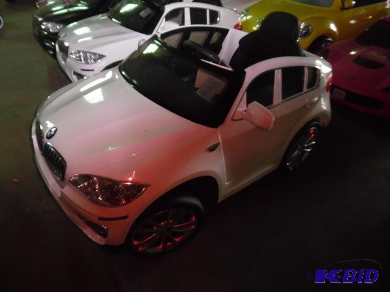 lot 17 image: Power Wheels