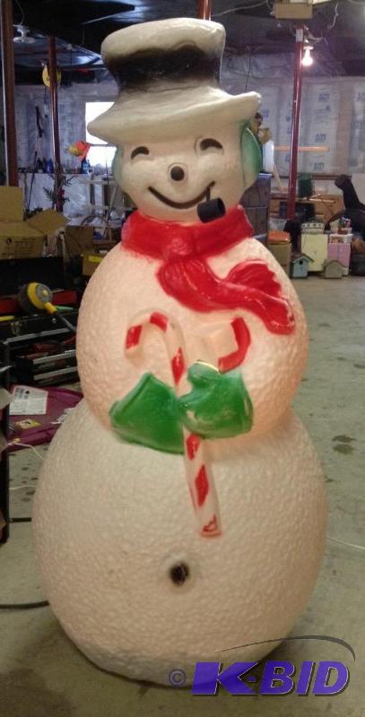 lot 104 image: Frosty the Snowman Blow Mold Yard Light
