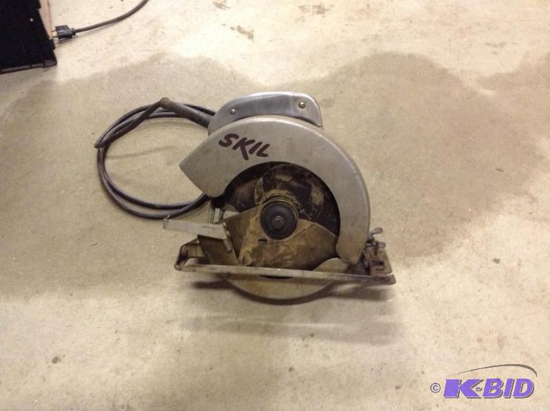 lot 108 image: Skil Circular Saw - Parts or Repain