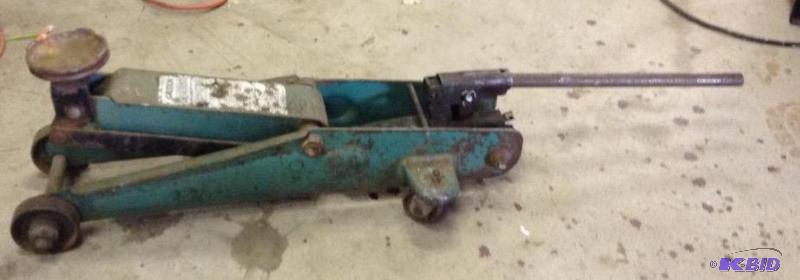 lot 114 image: Hydraulic Floor Jack