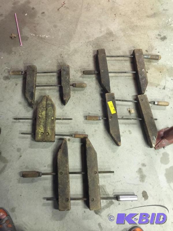 lot 12 image: Selection of Vintage Wooden Screw Type Clamps