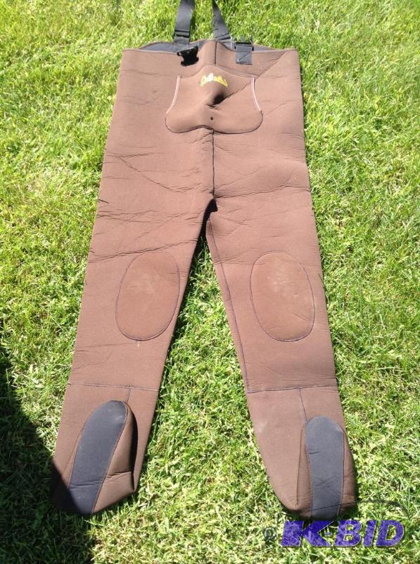 lot 125 image: Cabellas Neoprene Footed Pants