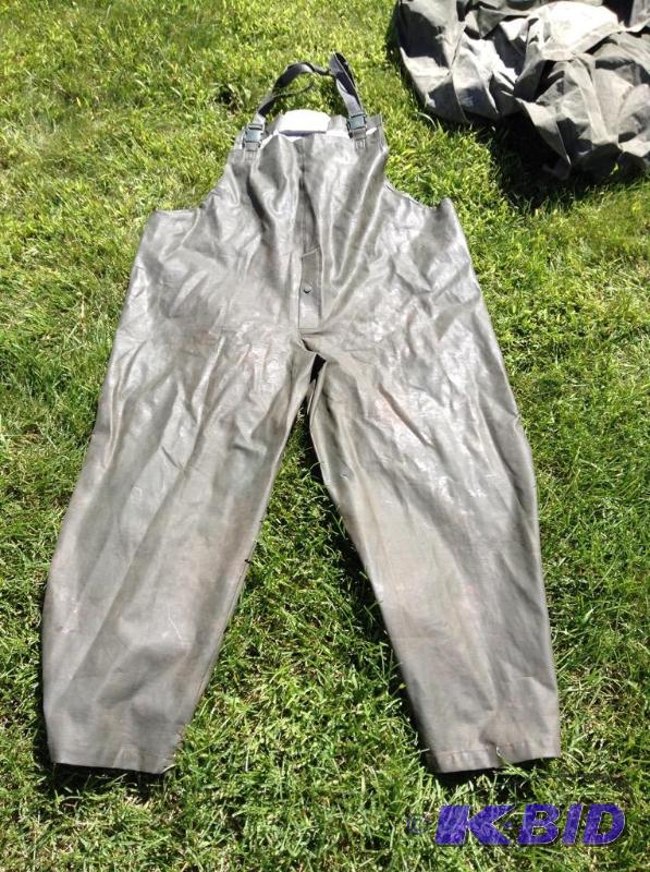 lot 134 image: Stearns Water Repellent Outfit
