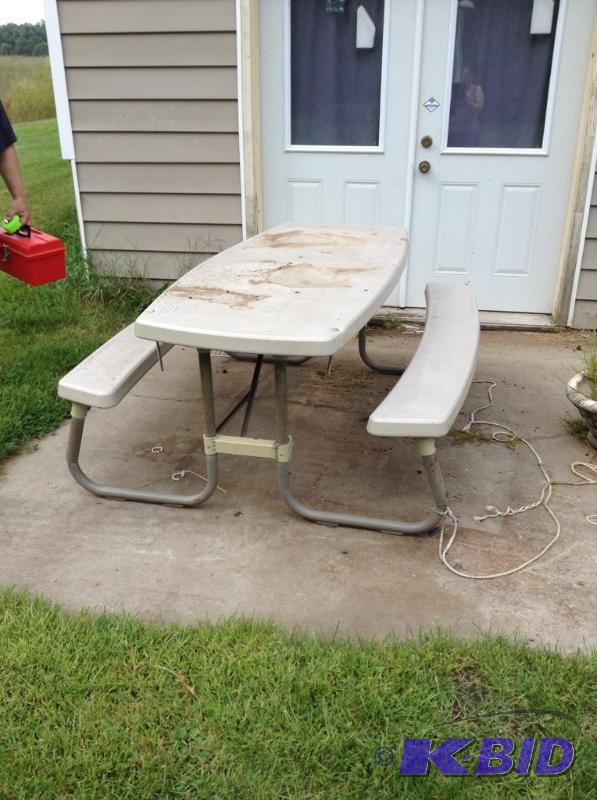 lot 178 image: Rubbermaid Picnic Table