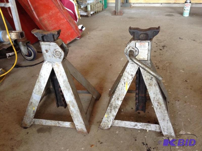 lot 182 image: Jack Stands