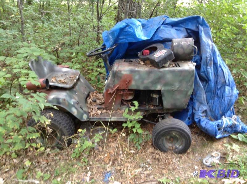 lot 200 image: Homemade YardWoods Tractor