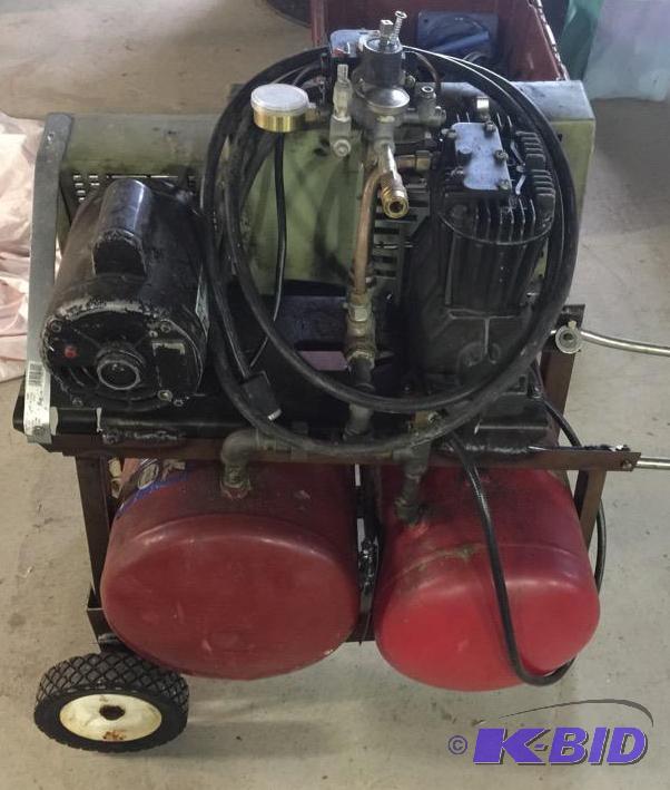lot 26 image: Dual Tank Air Compressor