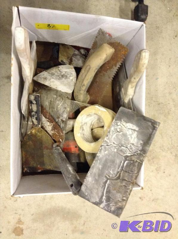lot 32 image: Box of Trowels and Drywall Mesh